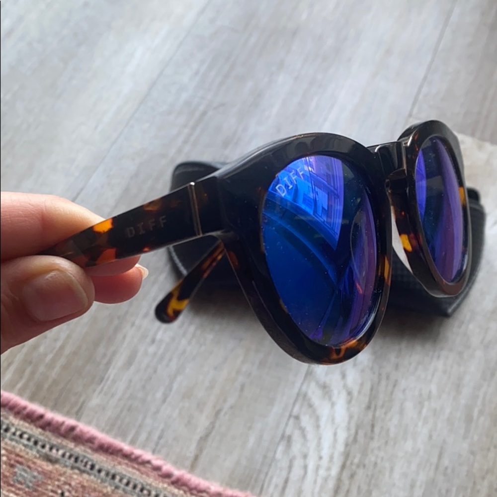 Diff Sunglasses - image 3